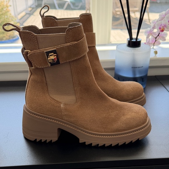 Steve Madden Shoes - Steve Madden Gates booties in taupe suede